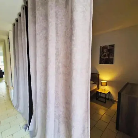 Charming 1 Bedroom In Du Roi Steps From The Apartmán Le Grau-du-Roi